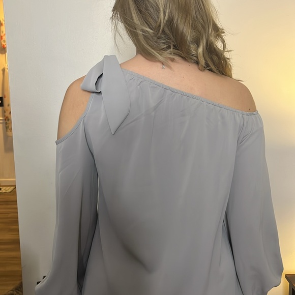 Beautiful gray flowy blouse - EUC! $22! Originally $38 - Picture 4 of 7